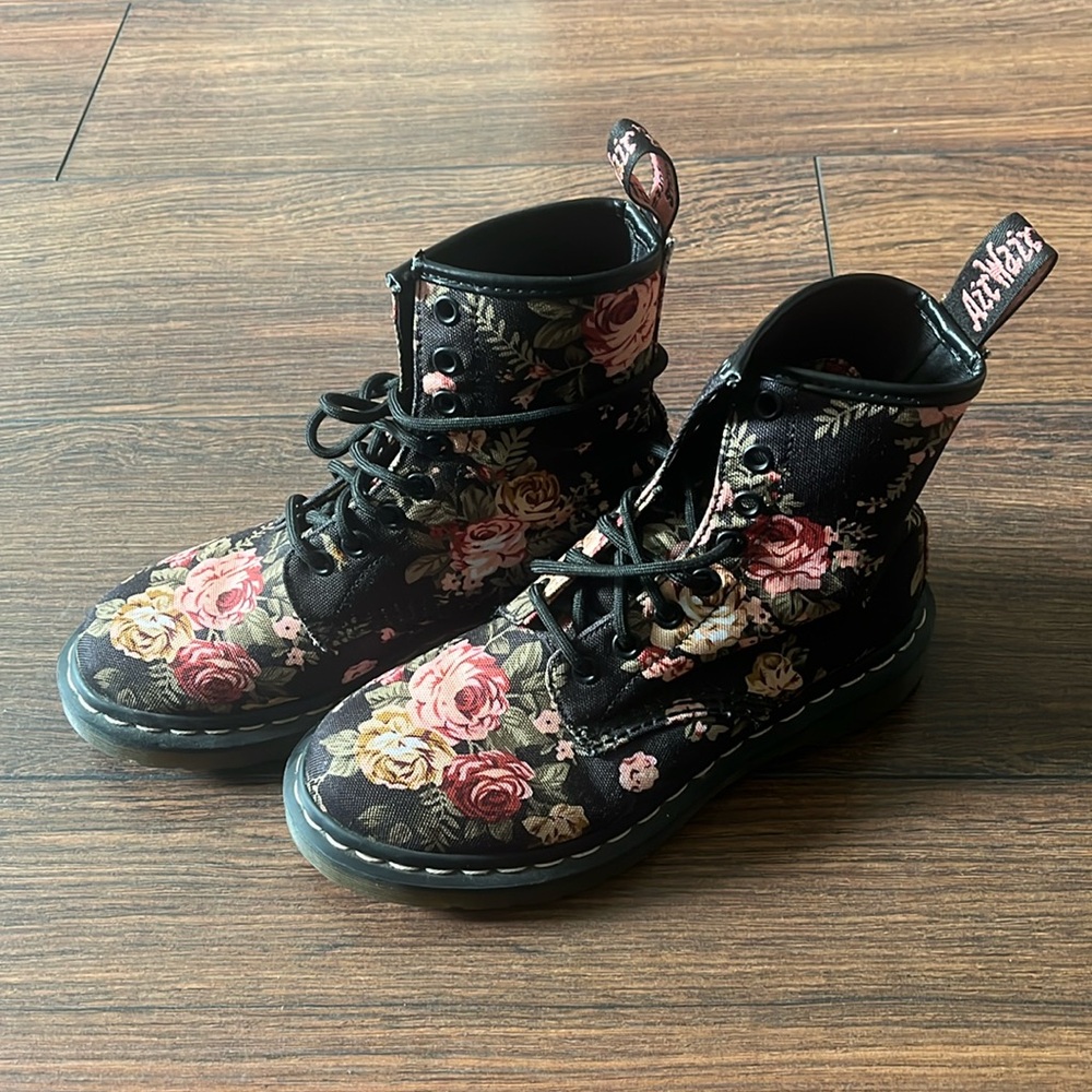 DR. MARTENS